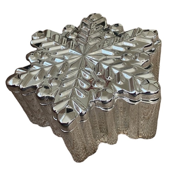 Bath & Body Works Harry Slatkin winter scented 4 wick candle 23oz. - Picture 2 of 5